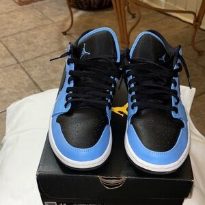 Jordan Men's Black and Light Blue Sneakers